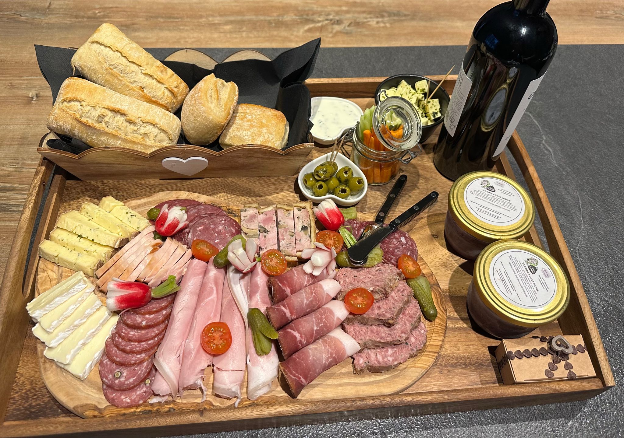 Planchette paysanne (vin & dessert compris)